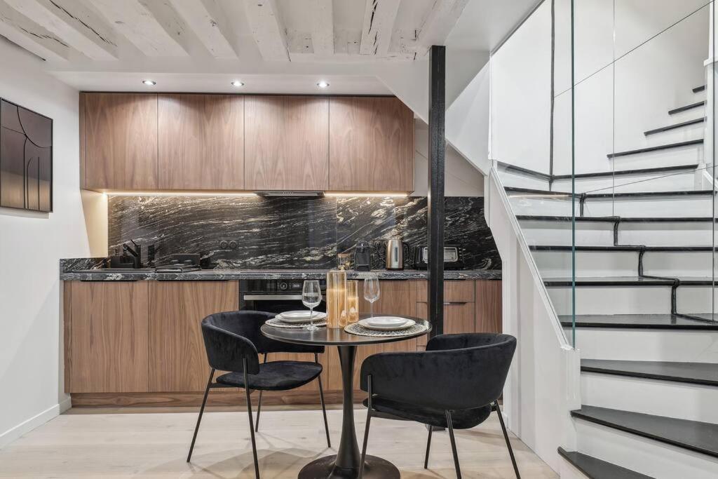 דירות Duplex Parisien Pres Du Louvre מראה חיצוני תמונה