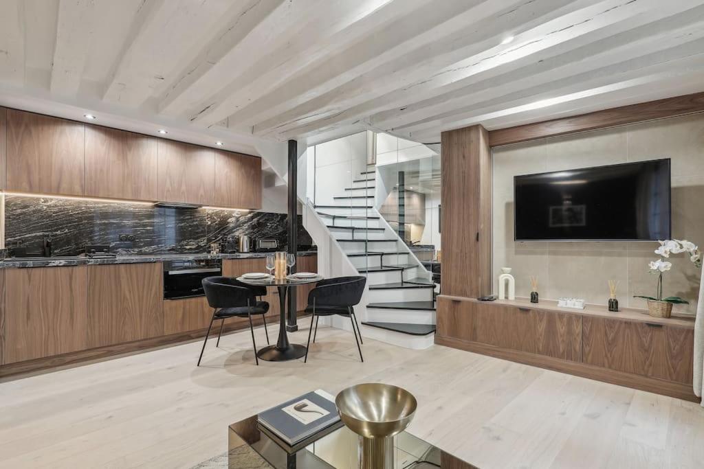 דירות Duplex Parisien Pres Du Louvre מראה חיצוני תמונה
